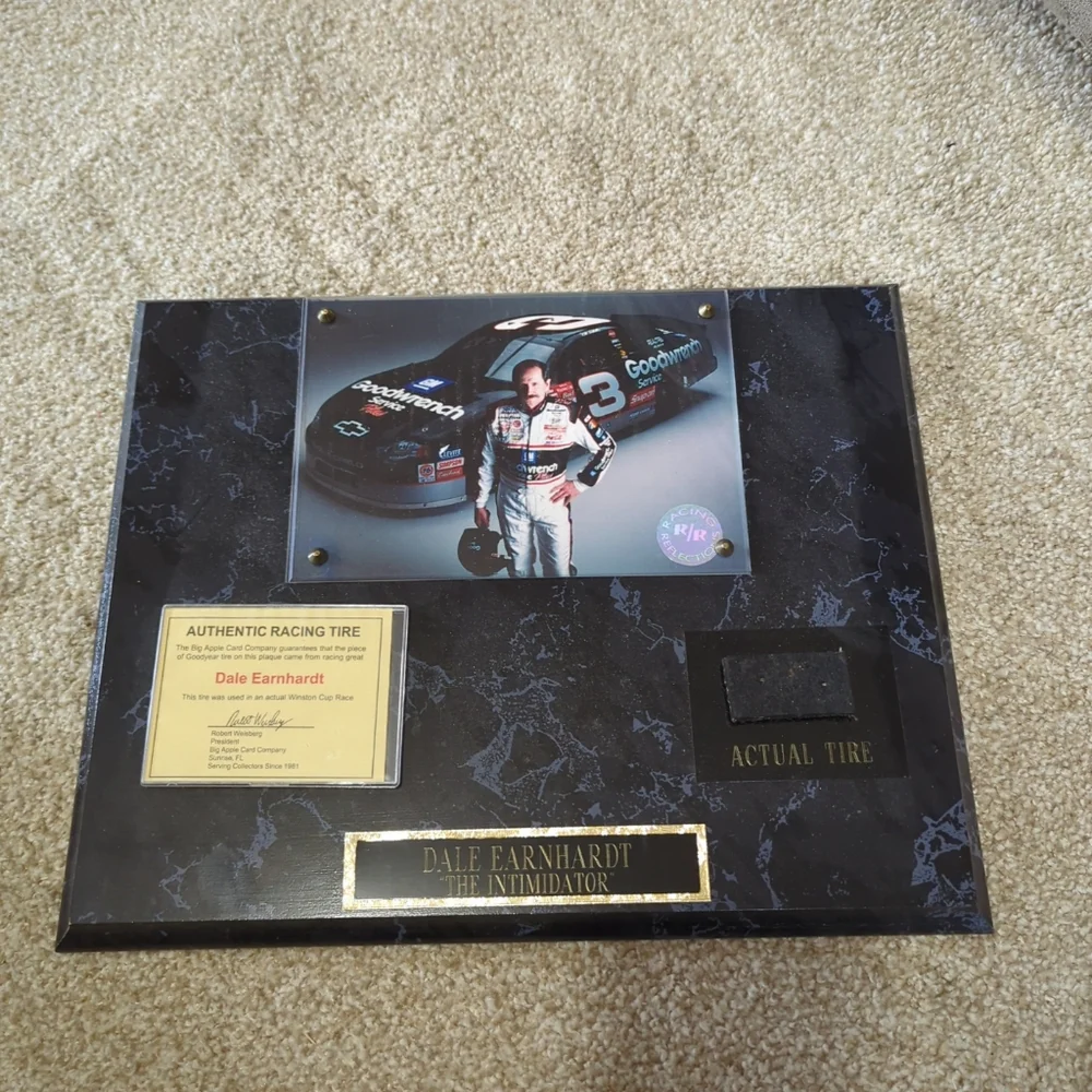 🏁Dale Earnhardt The Intimidator Authentic Racing Tire Plaque New In Box - Picture 10 of 16